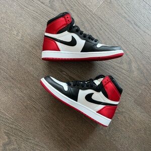 Women’s air Jordan 1 retro high “satin black toe”